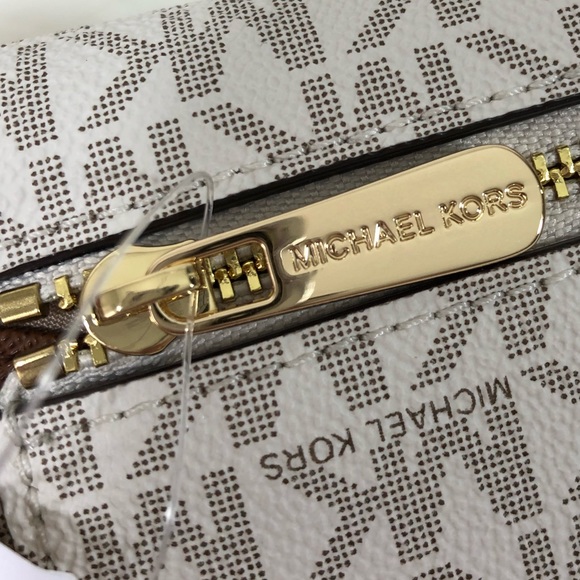 ❗️Sold❗️Michael Kors Large Trifold Wallet - Picture 6 of 8